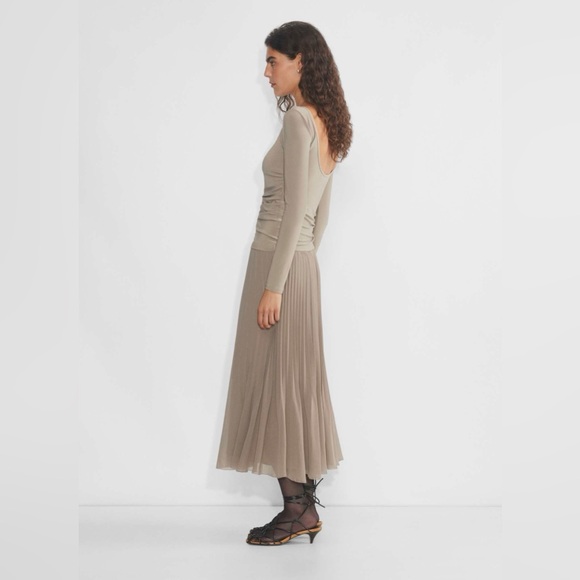 ARITZIA WILFRED Twirl Pleated Skirt - Picture 4 of 12